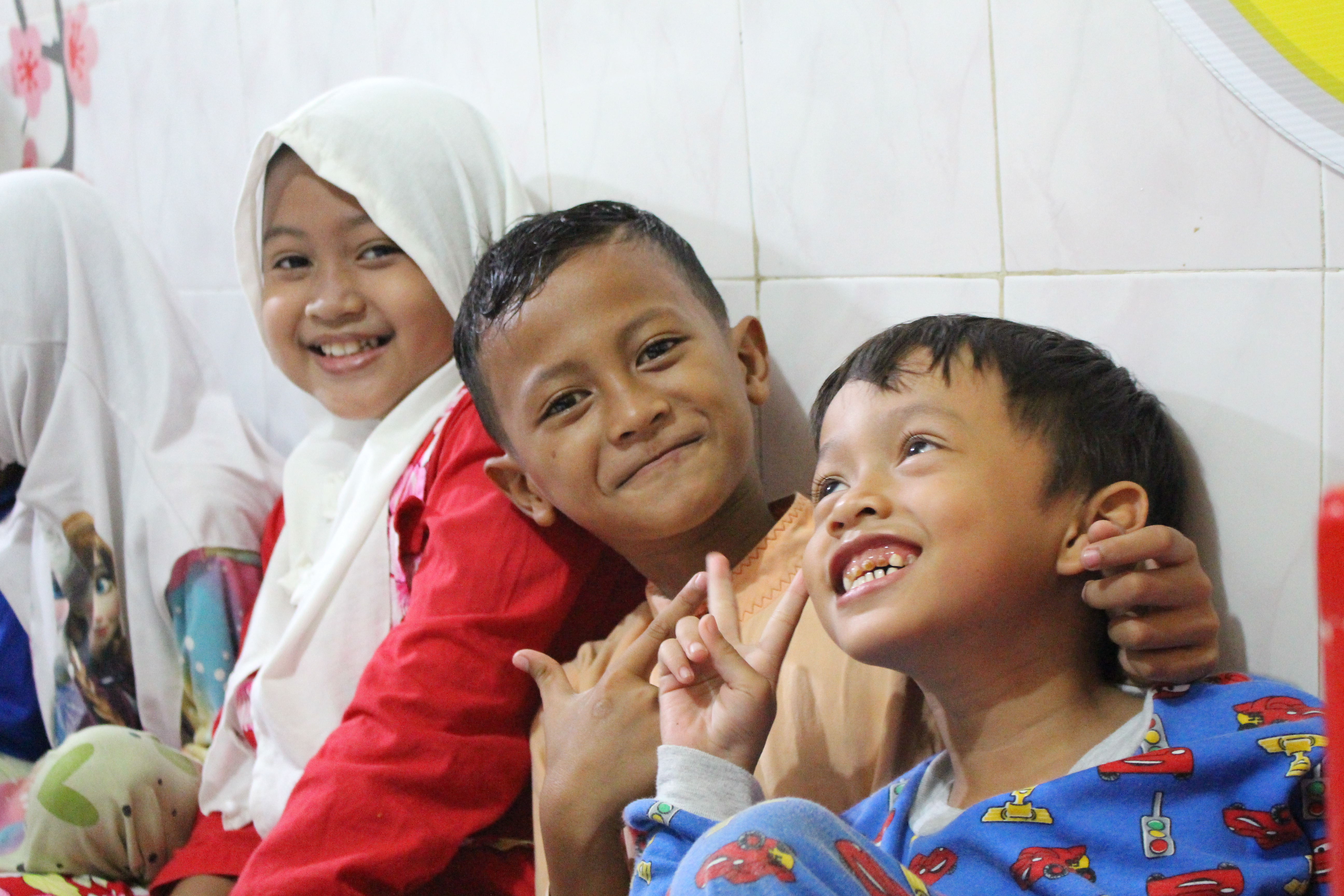 KAMU BISA BERGANDENGAN TANGAN BERSAMA DENGAN KAMI.